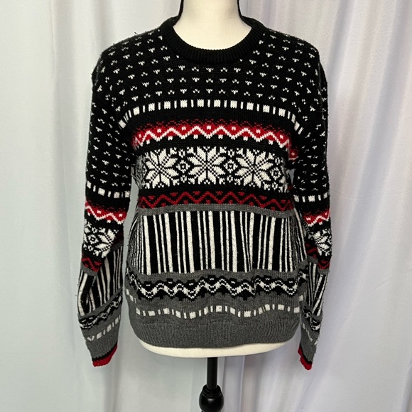 Columbia Sweaters - Columbia Black, White, Red & Grey Snowflake Print Sweater - size Small